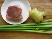 芹菜炒肉的做法步骤1