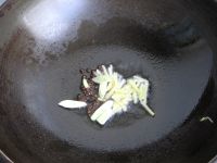 芹菜炒肉的做法步骤7