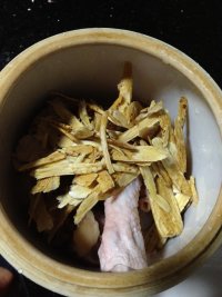 黄芪炖鸡的做法步骤3