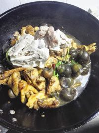 田螺黄焖鸡的做法步骤15
