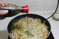酸辣绿豆芽的做法步骤10