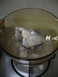 党参炖猪手的做法步骤2