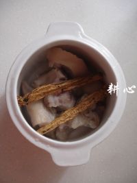党参炖猪手的做法步骤3