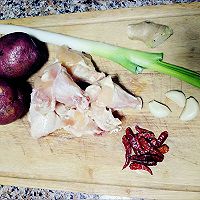 土豆炖鸡块的做法图解1