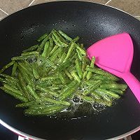 干煸豆角的做法图解1