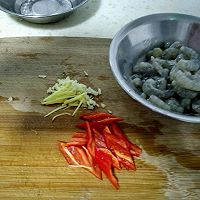 毛豆炒虾仁的做法图解3