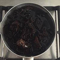 洋葱拌黑木耳的做法图解3