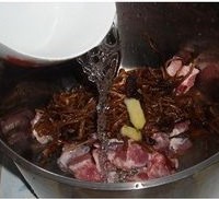 茶树菇排骨汤的做法图解3