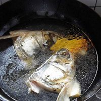 鲜黄花鱼头汤的做法图解2