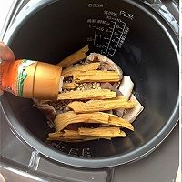 薏米腐竹煲猪肚的做法图解7