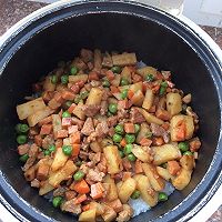 电饭煲版—豌豆猪肉焖饭的做法图解6