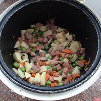 电饭煲版—豌豆猪肉焖饭的做法图解3