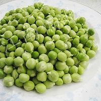 豌豆炒鸡蛋的做法图解1