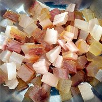 【腊肉季】腊肉豌豆丁的做法图解1
