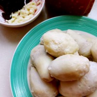 剁椒豆豉蒸芋头的做法图解1