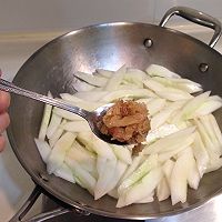 【虾仁炒黄瓜】：夏日清爽开胃小炒的做法图解5