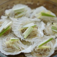 蒜蓉粉丝蒸扇贝的做法图解3
