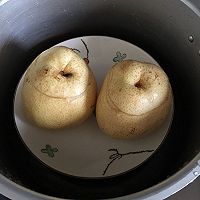 冰糖炖雪梨的做法图解2