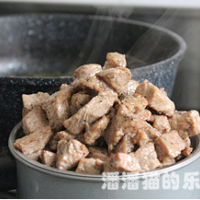 黑蒜子牛肉粒的做法图解11