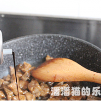 黑蒜子牛肉粒的做法图解13