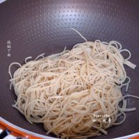 香葱炒面的做法图解4